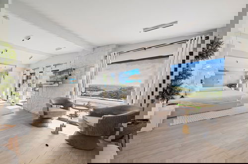 Photo 26 - Massive Oceanfront Villa - Spa - Sauna - Gameroom - Malmok!