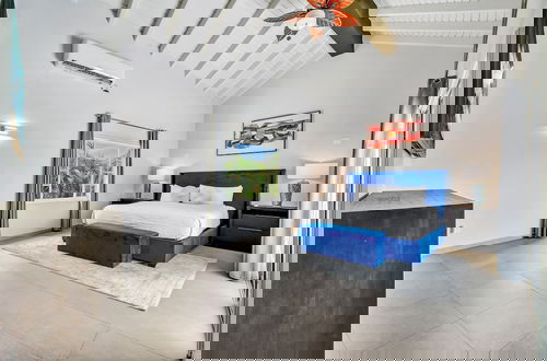 Photo 38 - Massive Oceanfront Villa - Spa - Sauna - Gameroom - Malmok!