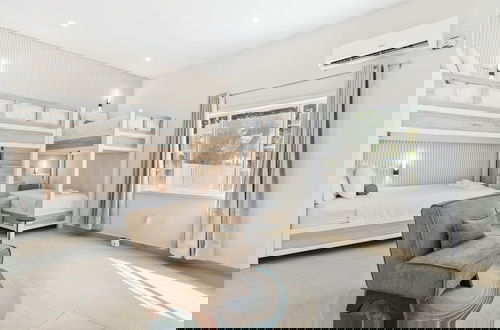 Photo 41 - Massive Oceanfront Villa - Spa - Sauna - Gameroom - Malmok!