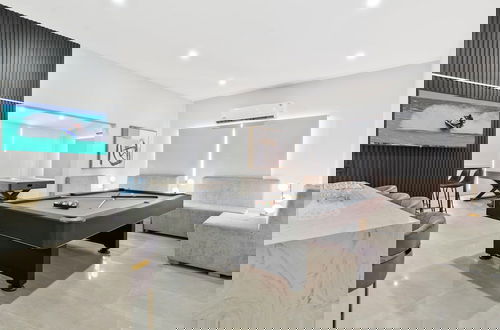 Photo 6 - Massive Oceanfront Villa - Spa - Sauna - Gameroom - Malmok!