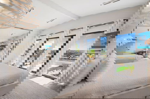 Photo 30 - Massive Oceanfront Villa - Spa - Sauna - Gameroom - Malmok!