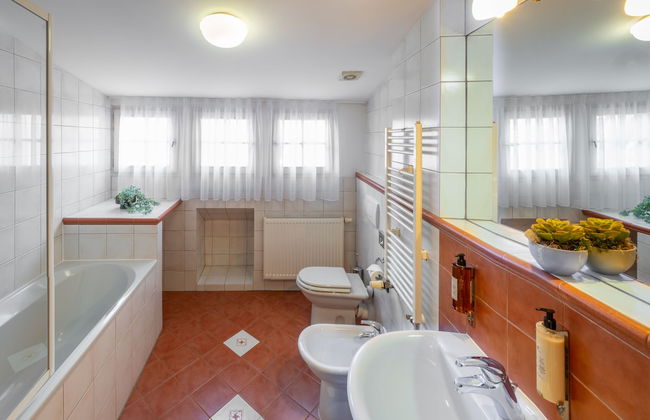 Chateau 9 Apartments by Adrez Living - Photo 68