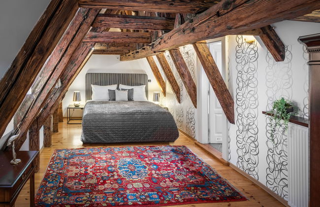 Chateau 9 Apartments by Adrez Living - Photo 36