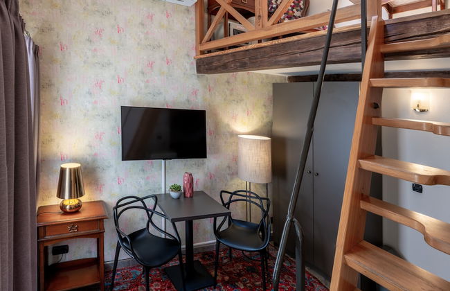 Chateau 9 Apartments by Adrez Living - Photo 19