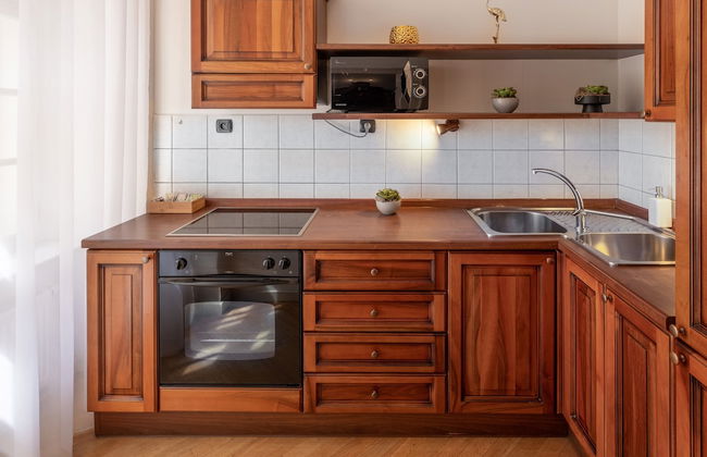 Chateau 9 Apartments by Adrez Living - Photo 43