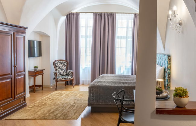 Chateau 9 Apartments by Adrez Living - Photo 13