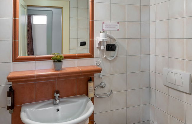 Chateau 9 Apartments by Adrez Living - Photo 55