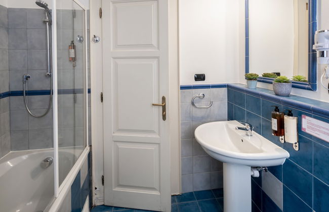 Chateau 9 Apartments by Adrez Living - Photo 62