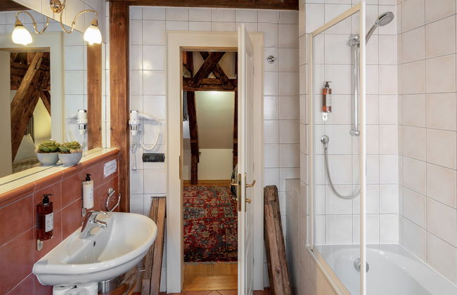 Chateau 9 Apartments by Adrez Living - Photo 69