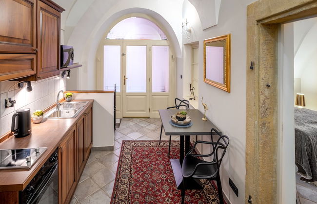 Chateau 9 Apartments by Adrez Living - Photo 39