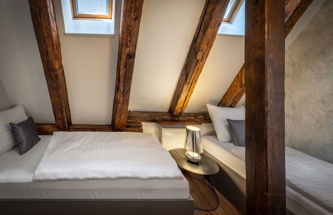 Chateau 9 Apartments by Adrez Living - Photo 33