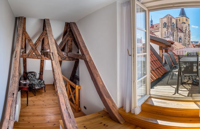 Chateau 9 Apartments by Adrez Living - Photo 9