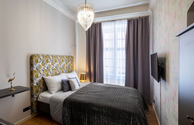 Chateau 9 Apartments by Adrez Living - Photo 2