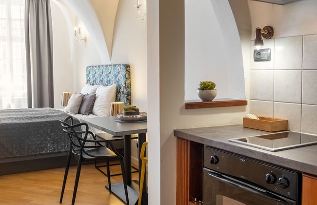 Chateau 9 Apartments by Adrez Living - Photo 15