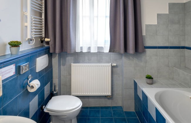 Chateau 9 Apartments by Adrez Living - Photo 63