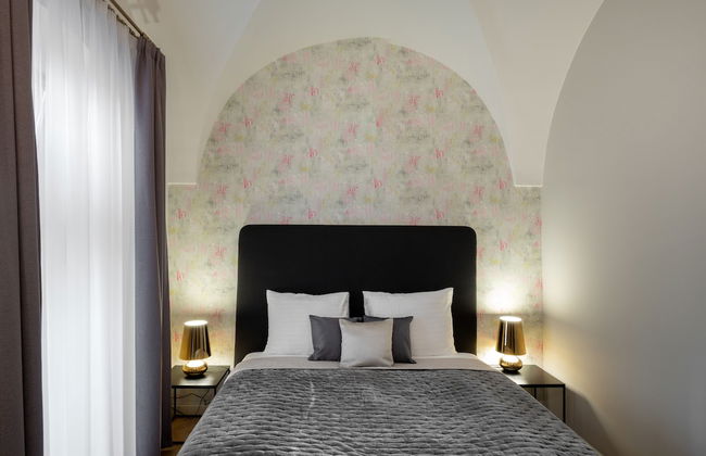 Chateau 9 Apartments by Adrez Living - Photo 28