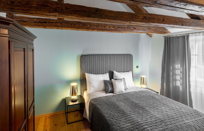 Chateau 9 Apartments by Adrez Living - Photo 6