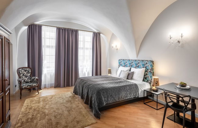 Chateau 9 Apartments by Adrez Living - Photo 16