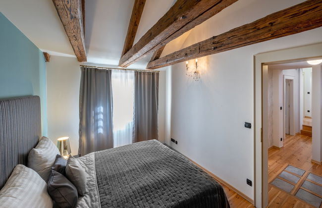 Chateau 9 Apartments by Adrez Living - Photo 8