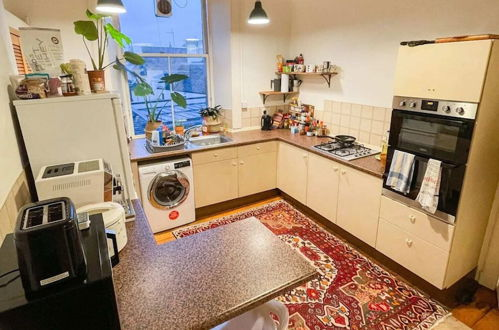 Photo 9 - Homely 2 Bedroom Apartment in the Heart of Edinburgh