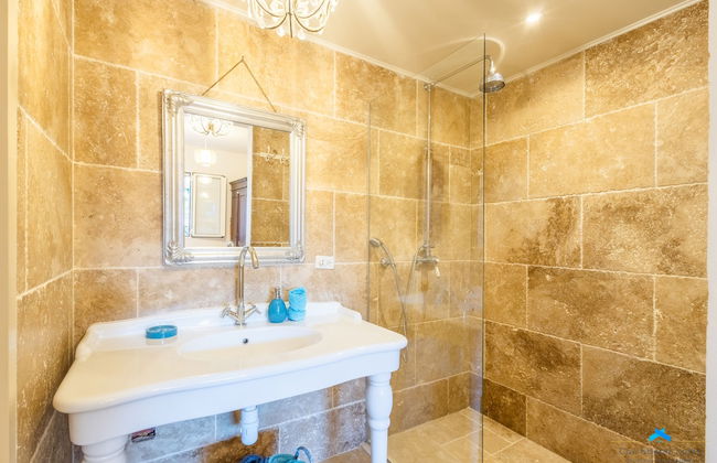 Beautiful condo with sea view - Photo 23