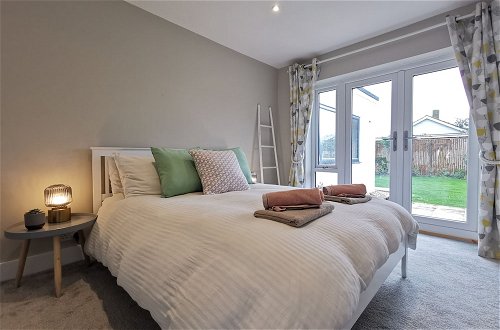 Photo 5 - Iona 4 bed Luxury in the Heart of Bracklesham Bay