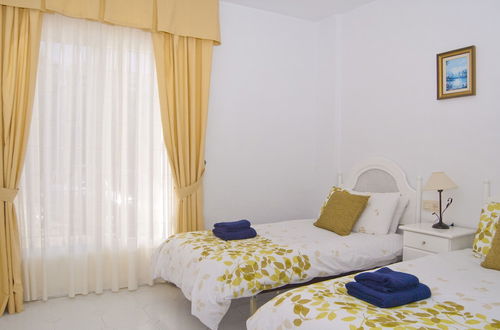 Photo 4 - Spacious 2 Bed Apartment in Calahonda