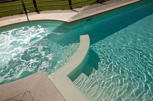 Photo 19 - Le Rondini apt With Shared Pool