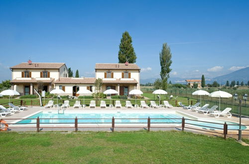 Photo 23 - Le Rondini apt With Shared Pool