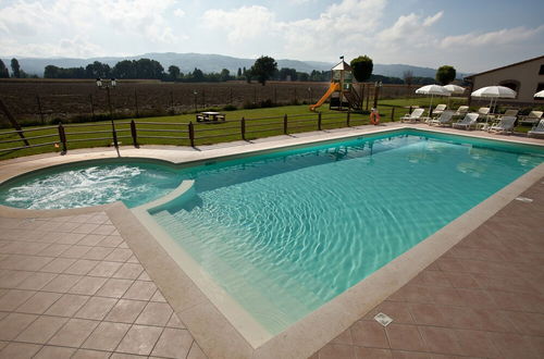 Photo 27 - Le Rondini apt With Shared Pool