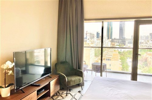Photo 8 - Amazing Living With Balcony - Park View JVC