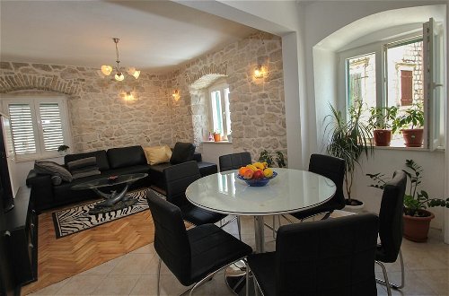 Foto 1 - Modern apt in the Stone House in the Very Center