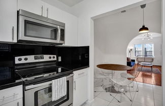 Photo 2 - Biscayne Deluxe Unit, 2br/1bath, Free Parking, Garden & Bbq