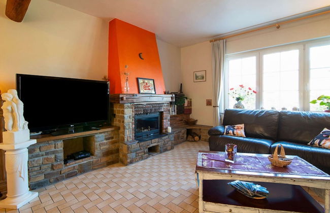 Charming Holiday Home in Houyet Near Forest - Photo 11
