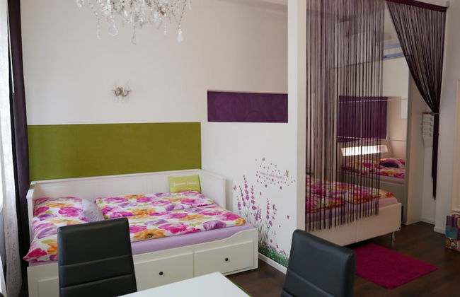 GoVienna Small Modern Apartment - Foto 8