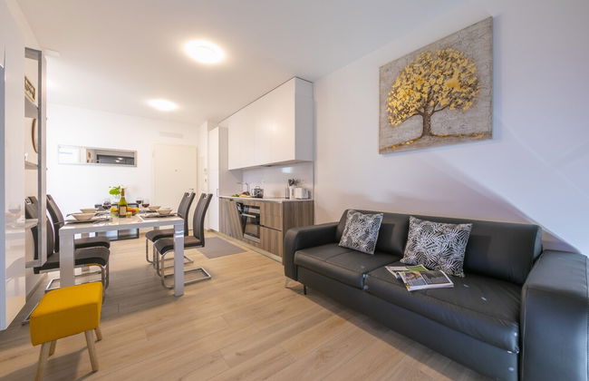 Charming Home - Photo 10