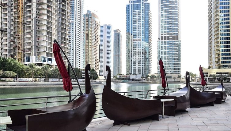 Foto 1 - Remarkable & Upscale Living in This 1BR Apartment at JLT