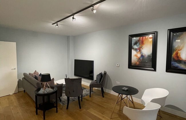 Luxurious Private One Bedroom Apartment - Foto 17