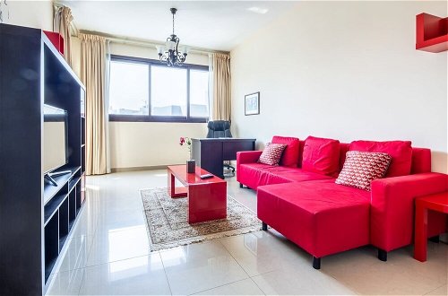 Foto 3 - Regal 1BR Apartment With Tranquil Settings in Jvc