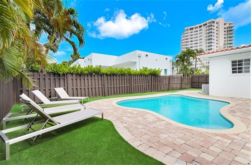 Photo 16 - Amazing 6BR Estate with Private Pool