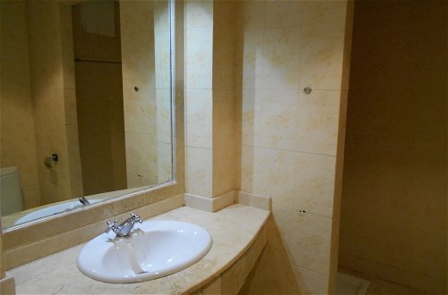 Photo 13 - Lovely two Bedroom Apartment Ref T24302