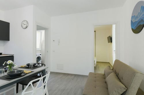 Foto 3 - Sunflower Apartment 1 With Terrace in Baveno