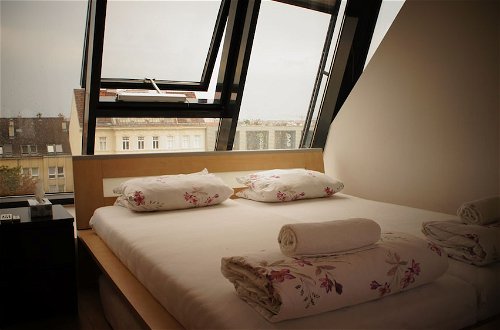 Photo 1 - Rooftop Apartment with Views.