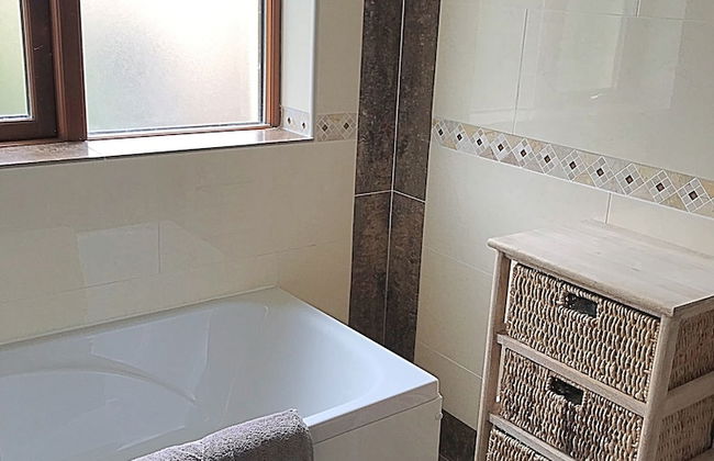 Immaculate 3-bed House With Private Secure Garden - Foto 26