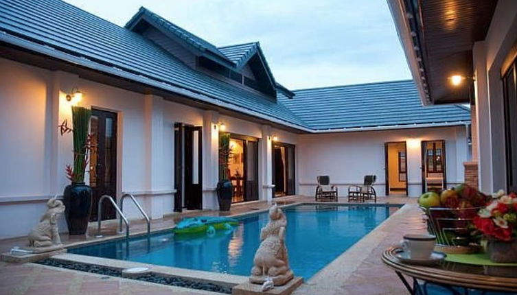 Photo 1 - 4 Bedroom Private Bali Style Villa HH1