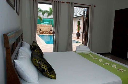 Photo 3 - 4 Bedroom Private Bali Style Villa HH1