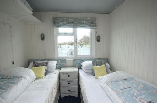 Photo 6 - 17H Medmerry Park 2 Bedroom Chalet