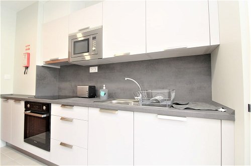 Photo 9 - Grey Apartment in City Center with Sea View