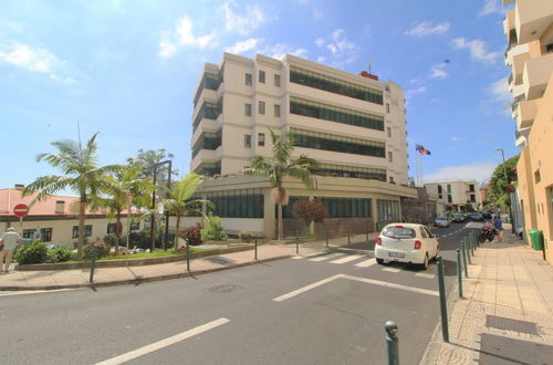 Photo 19 - Grey Apartment in City Center with Sea View