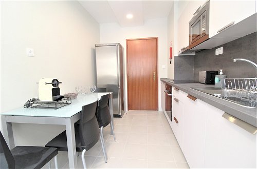 Photo 10 - Grey Apartment in City Center with Sea View